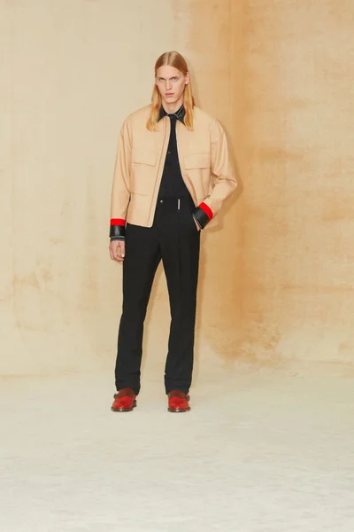 Look 15
